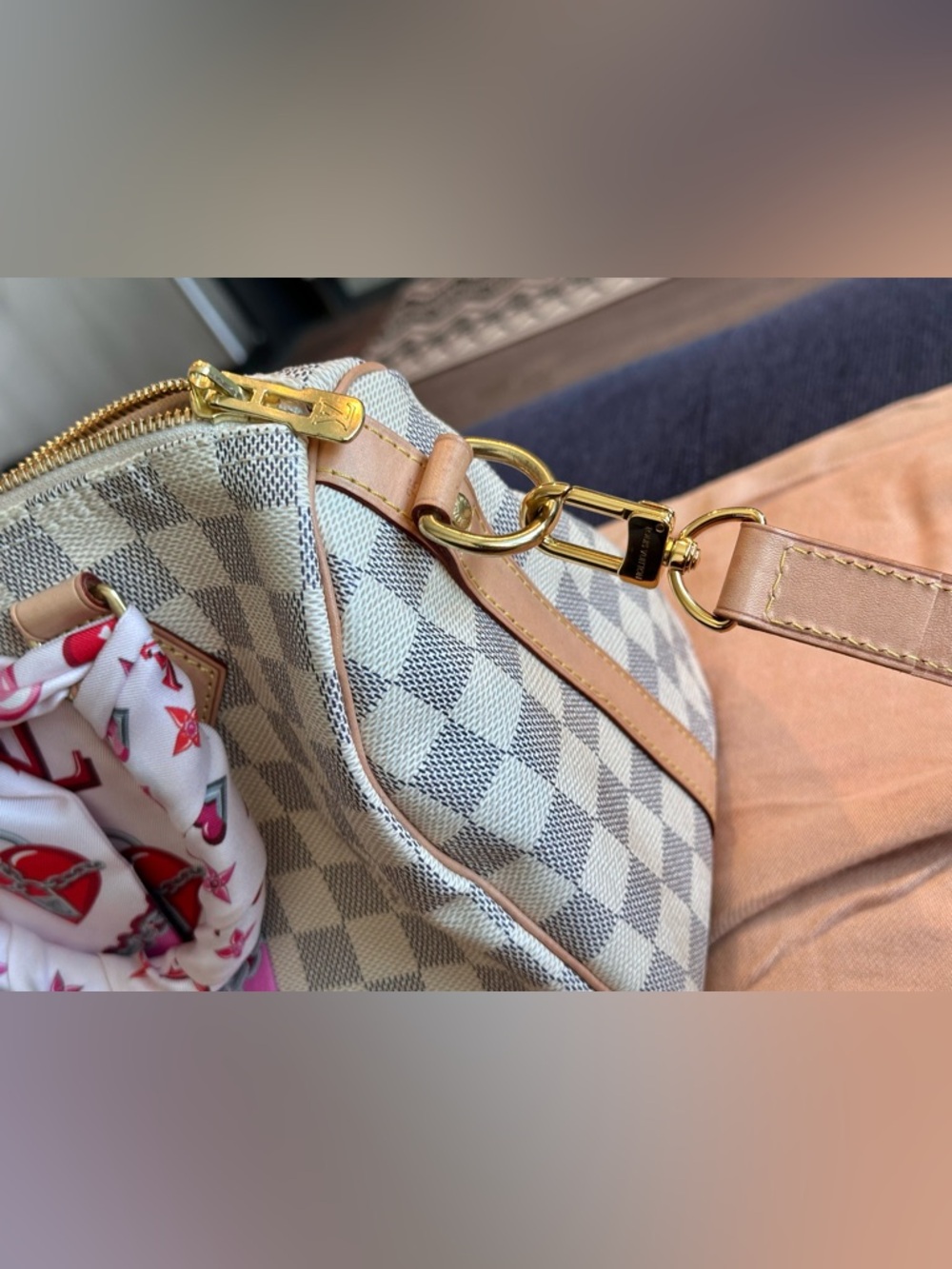 Louis Vuitton Damier Azur Bandoulier Speedy 25, with 2 LV Badeaus - Picture 11 of 17